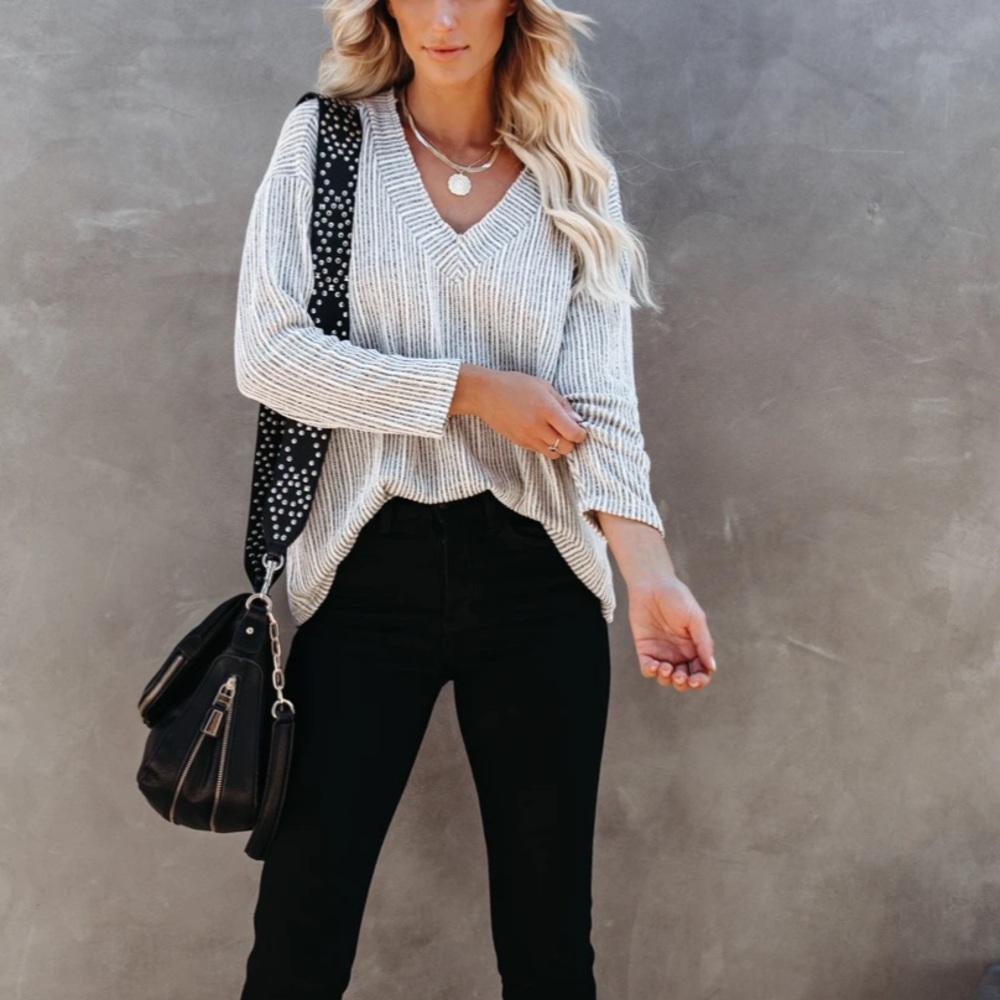 VICI ROZA V-NECK RIBBED KNIT TOP - IVORY